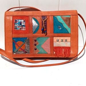 VST Cross body bag Made In USA Size 10× 6.5×2 Leather